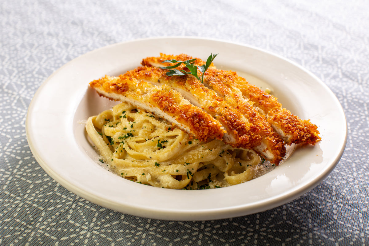 Receta de Fettuccine en salsa de chile xcatic con pollo empanizado