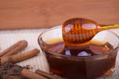 11 beneficios de la miel y sus mejores remedios caseros